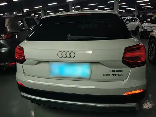 Audi Q2L 2019