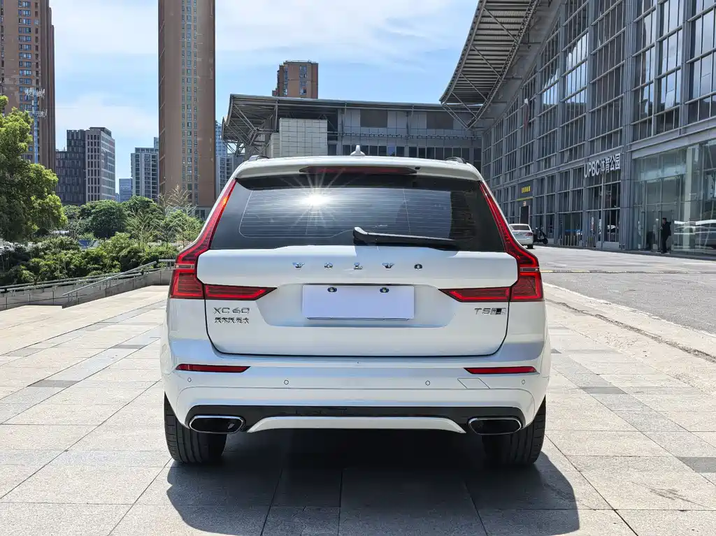 Volvo XC60 2019 — фото 7