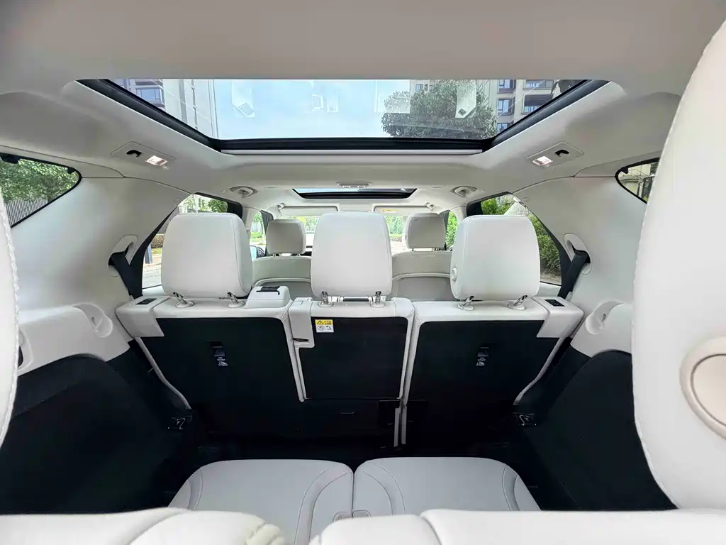 Land Rover Discovery 2024 — фото 10
