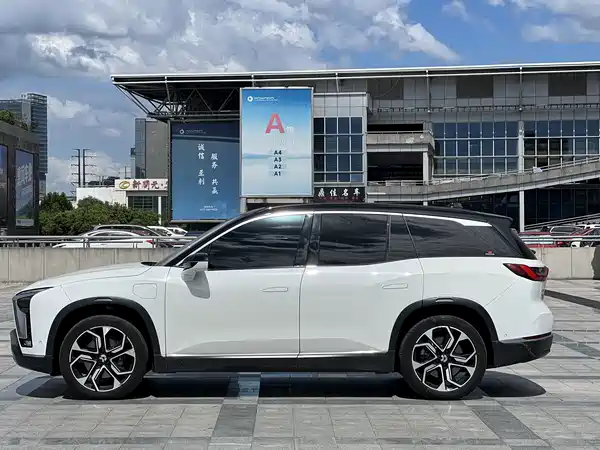 NIO ES8 2022