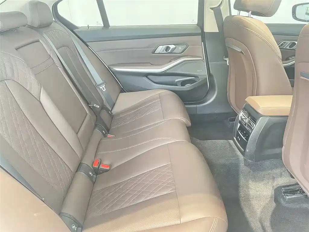 BMW 3 Series 2023 — фото 12