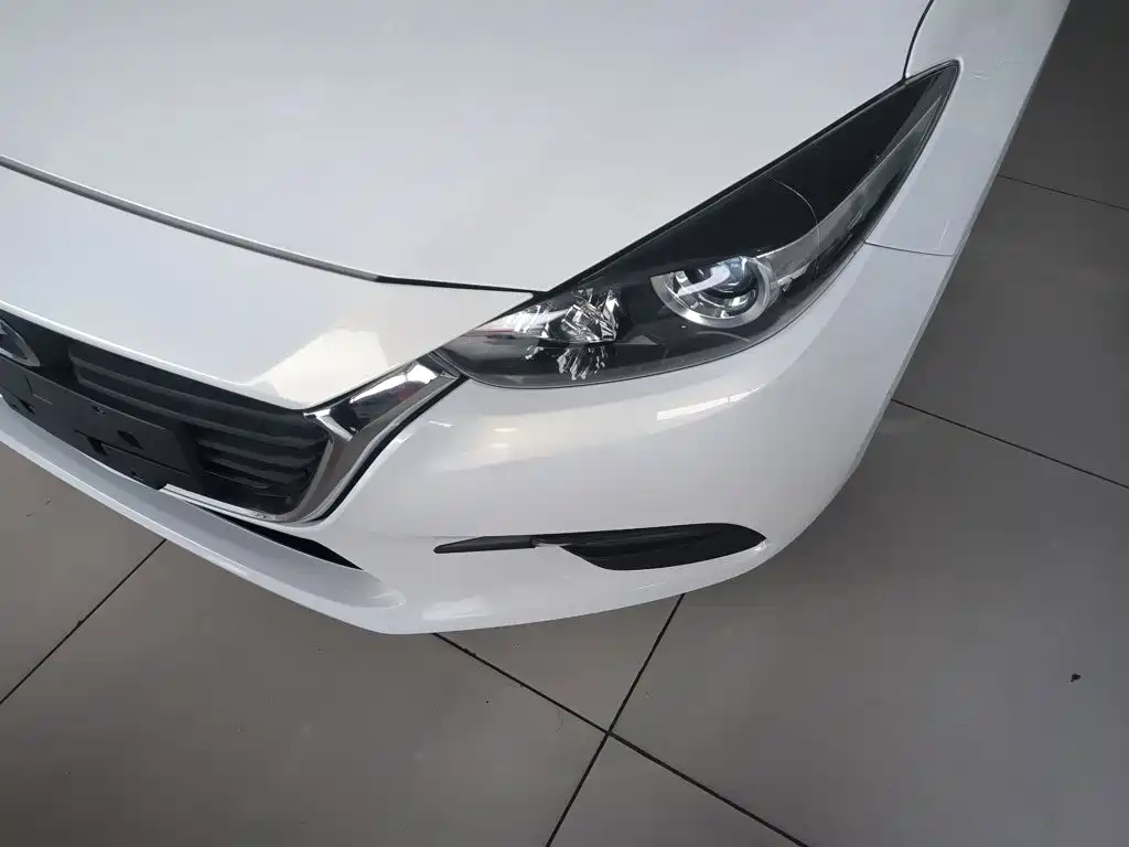 Mazda 3 Axela 2018 — фото 15