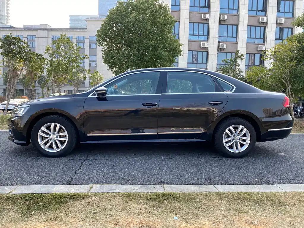 Volkswagen Passat 2018 — фото 4