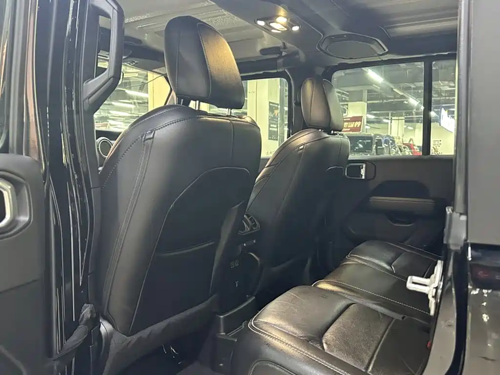 Jeep Wrangler 2021 — фото 11