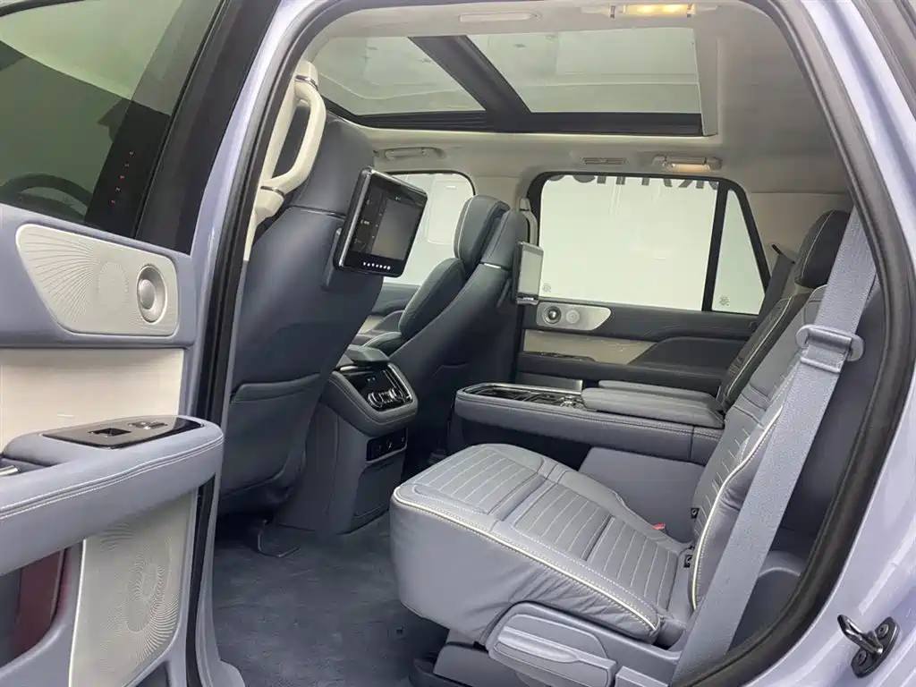 Lincoln Navigator 2023 — фото 19