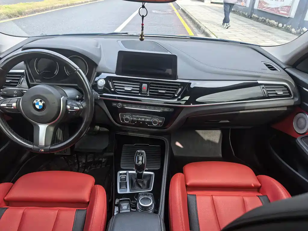 BMW 1 Series 2021 — фото 11