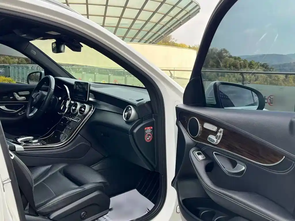 Mercedes-Benz GLC 2017 — фото 16