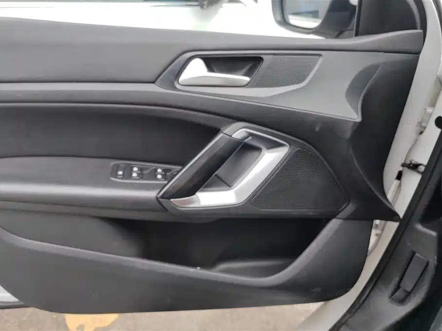 Peugeot 408 2016