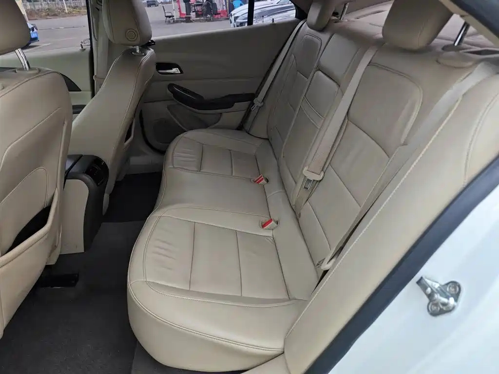 Chevrolet Malibu 2015 — фото 17