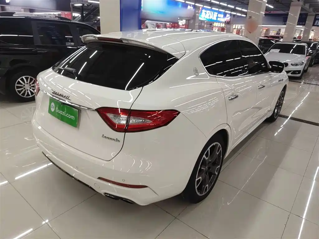 Maserati Levante 2017 — фото 23