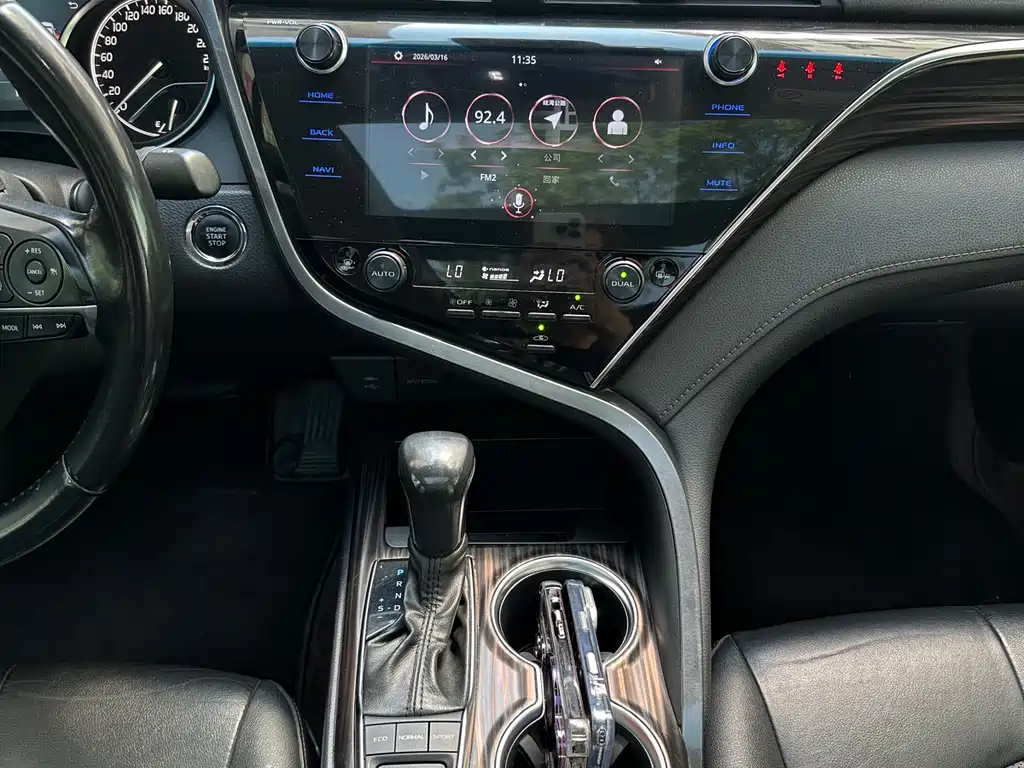 Toyota Camry 2019 — фото 13