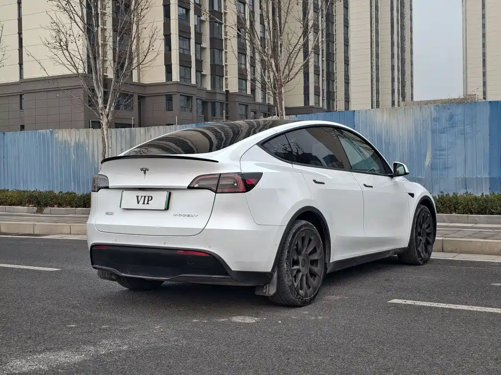 Tesla Model Y 2022 — фото 9