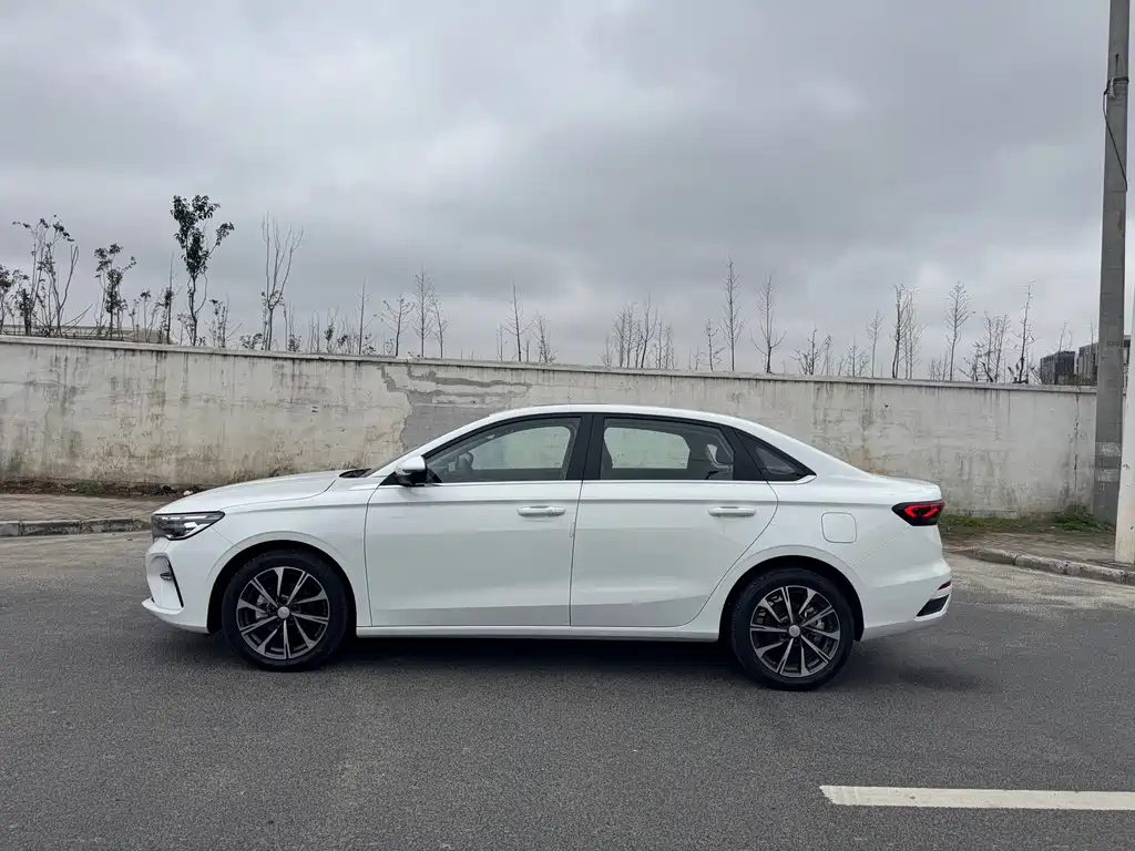 Geely Emgrand 2022 — фото 10