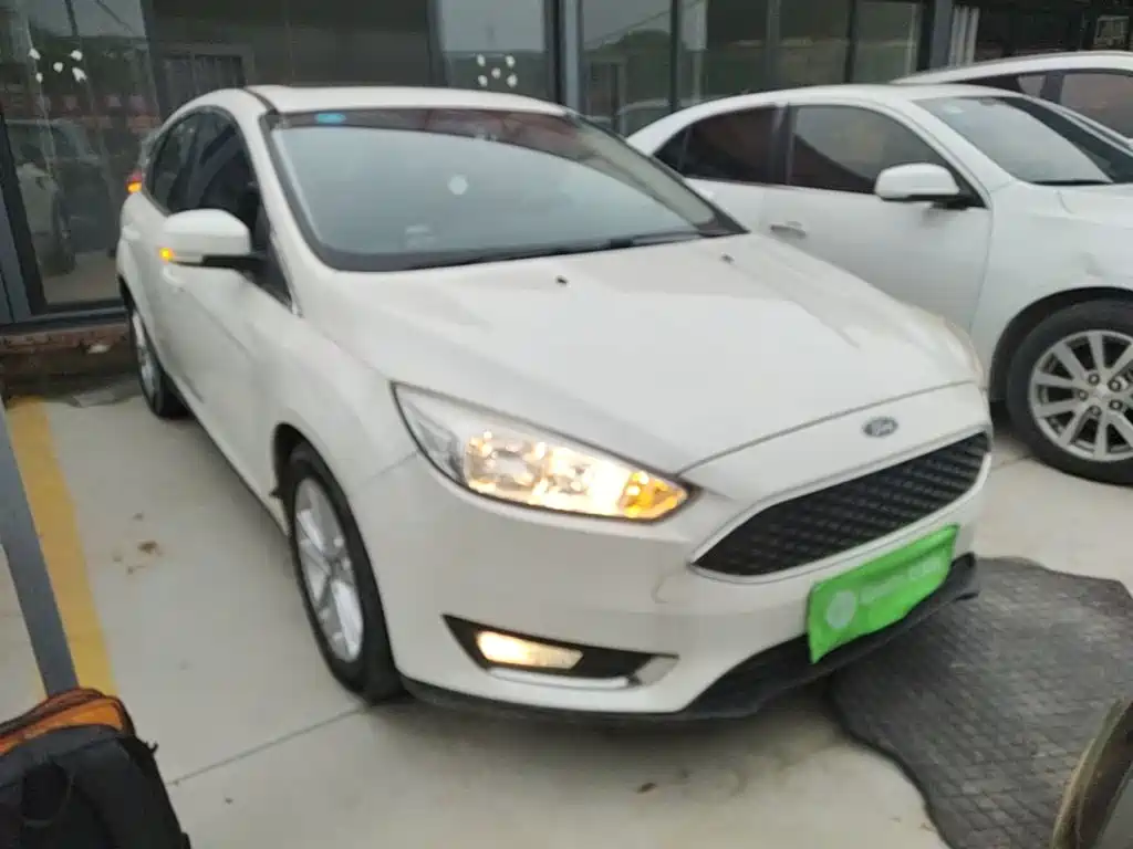 Ford Focus 2016 — фото 22