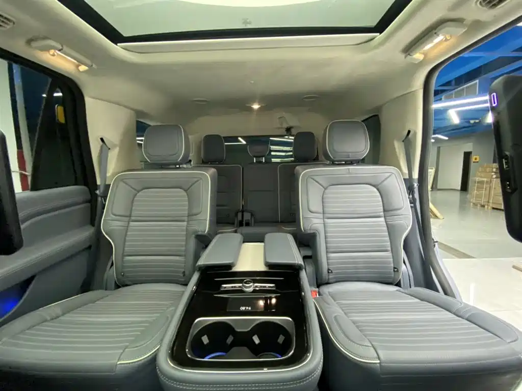 Lincoln Navigator 2023 — фото 25