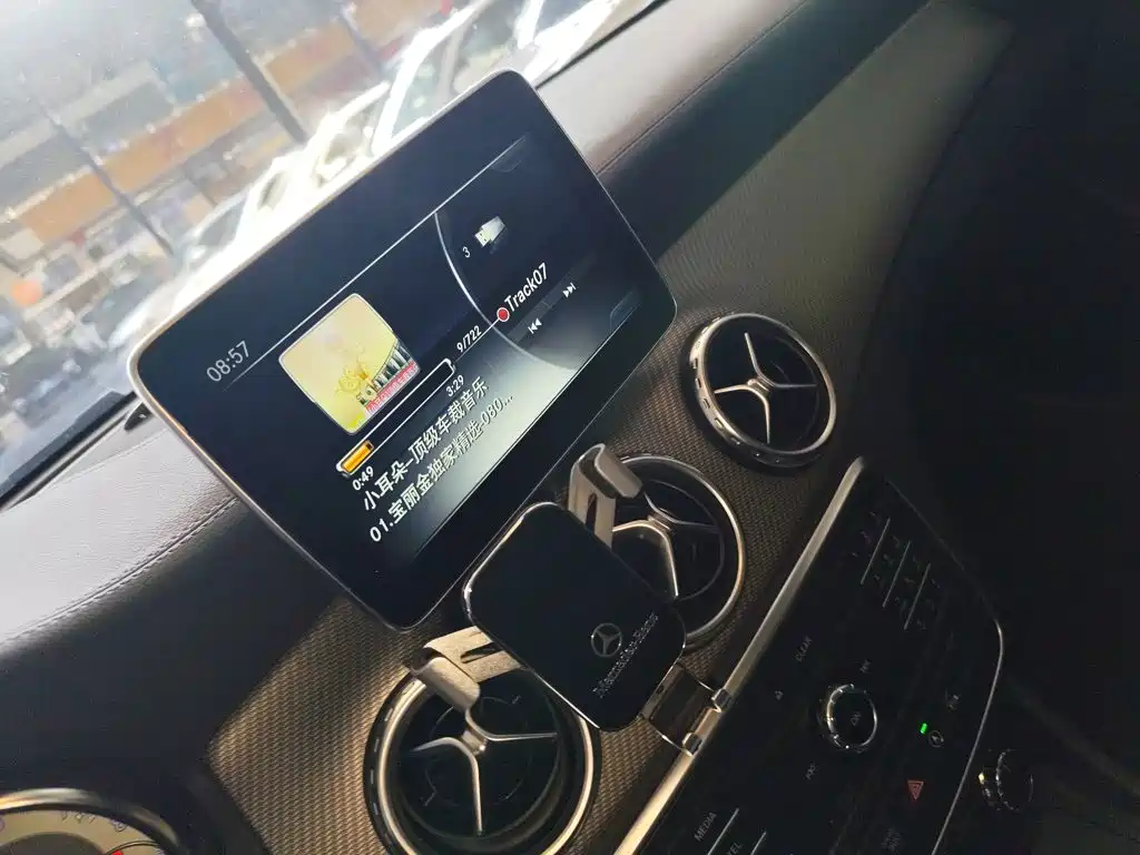Mercedes-Benz GLA 2016 — фото 9