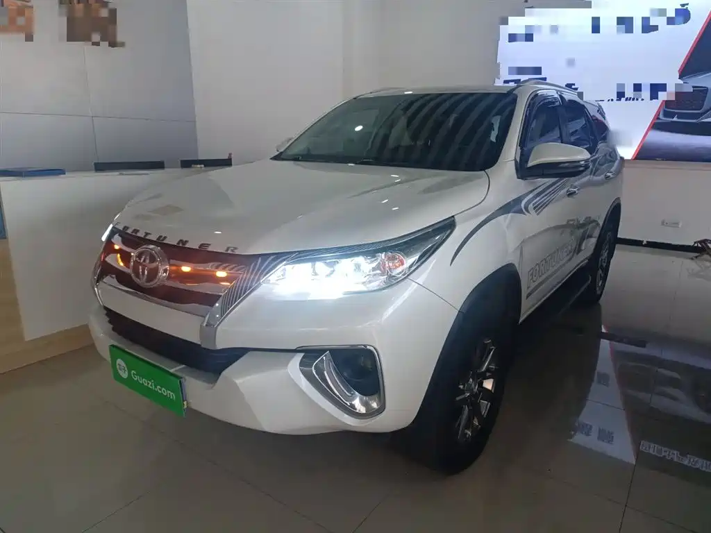 Toyota Fortuner 2019 — фото 2