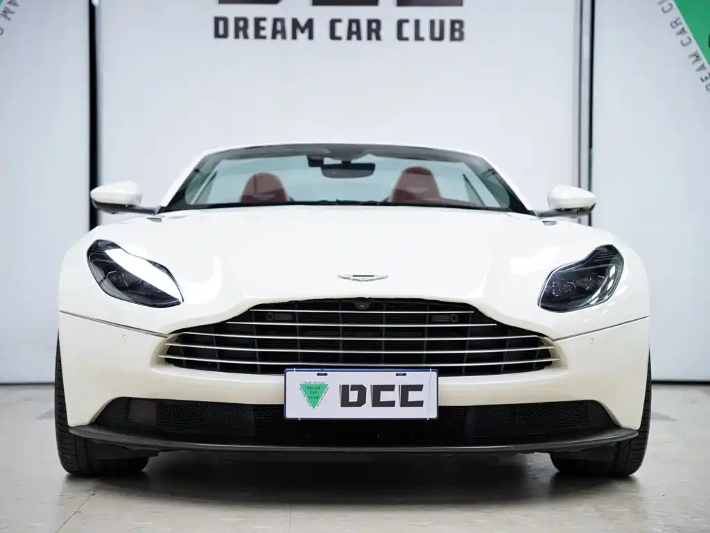 Aston Martin DB11 2020 — фото 14