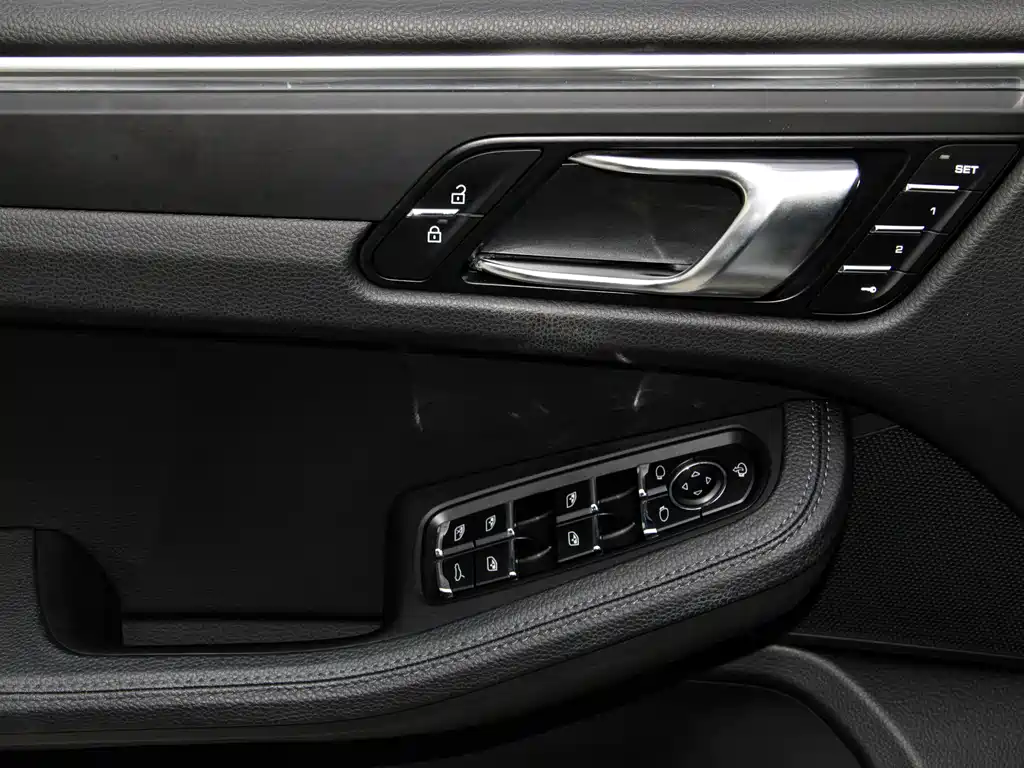 Porsche Macan 2021 — фото 11