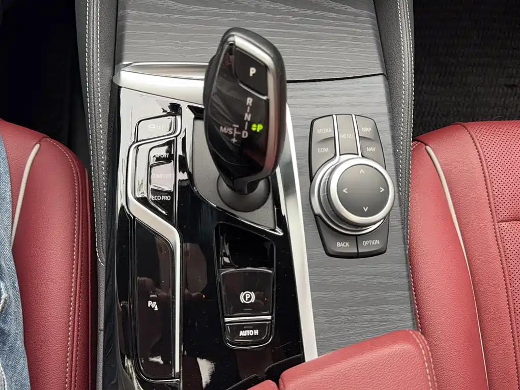 BMW 5 Series 2022 — фото 10
