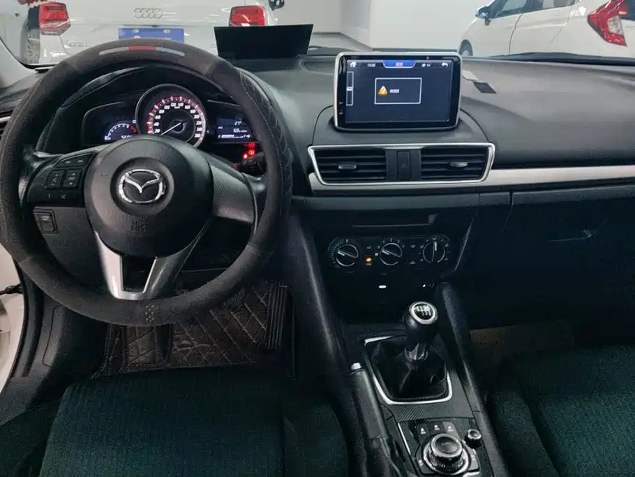 Mazda 3 Axela 2016 — фото 12