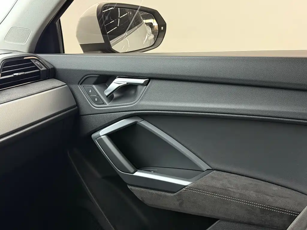 Audi Q3 Sportback 2021 — фото 10