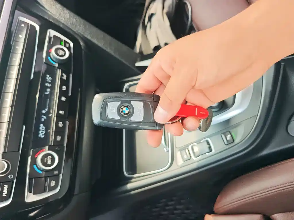 BMW 3 Series 2018 — фото 9