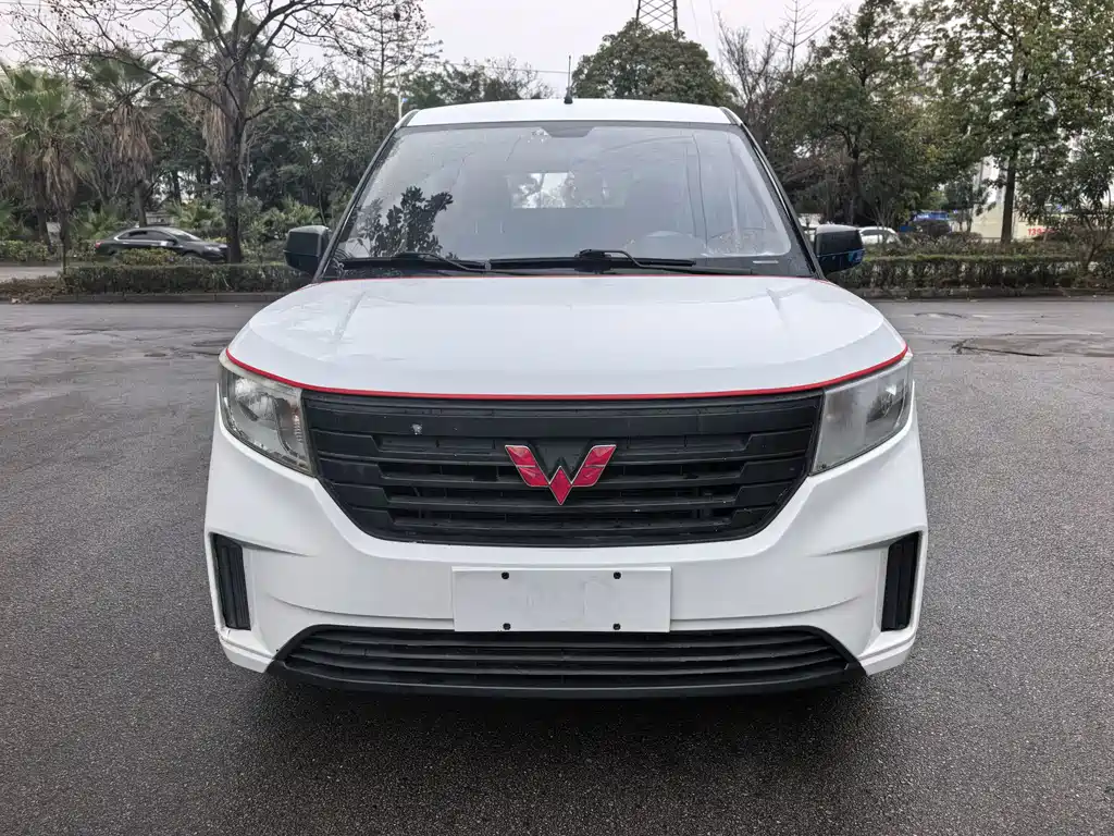 Wuling Hongguang PLUS 2022 — фото 2