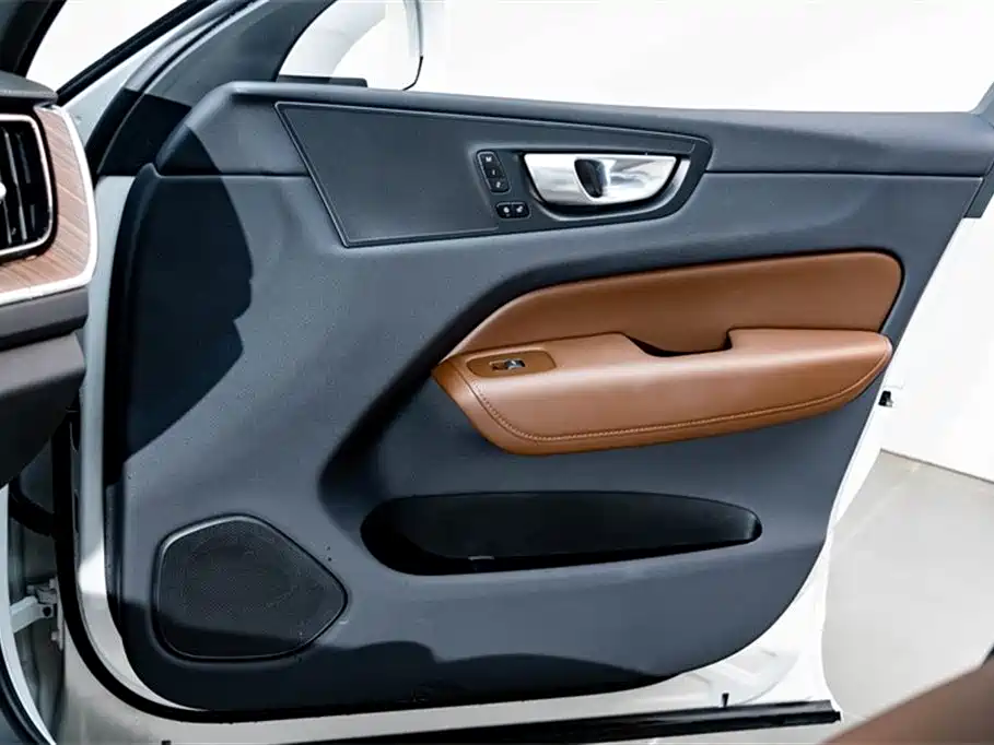 Volvo XC60 PHEV 2024 — фото 17