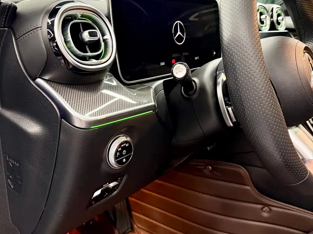 Mercedes-Benz C-Class 2023 — фото 9