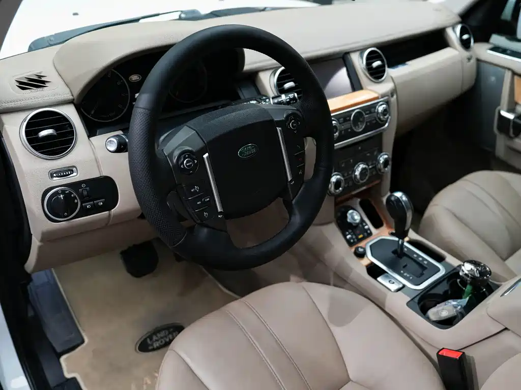 Land Rover Discovery 2012 — фото 12