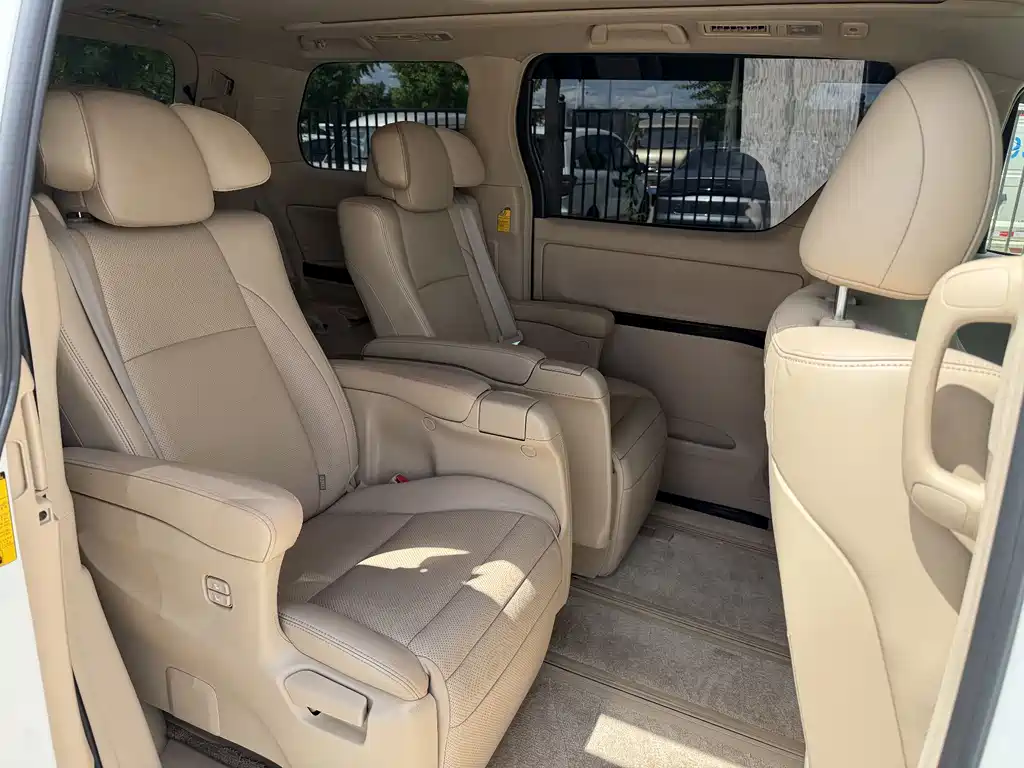 Toyota Alphard 2014 — фото 12