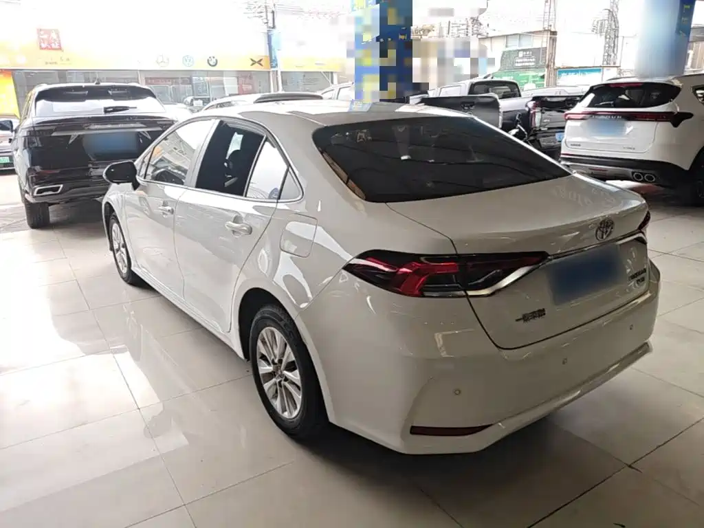 Toyota Corolla 2023 — фото 23