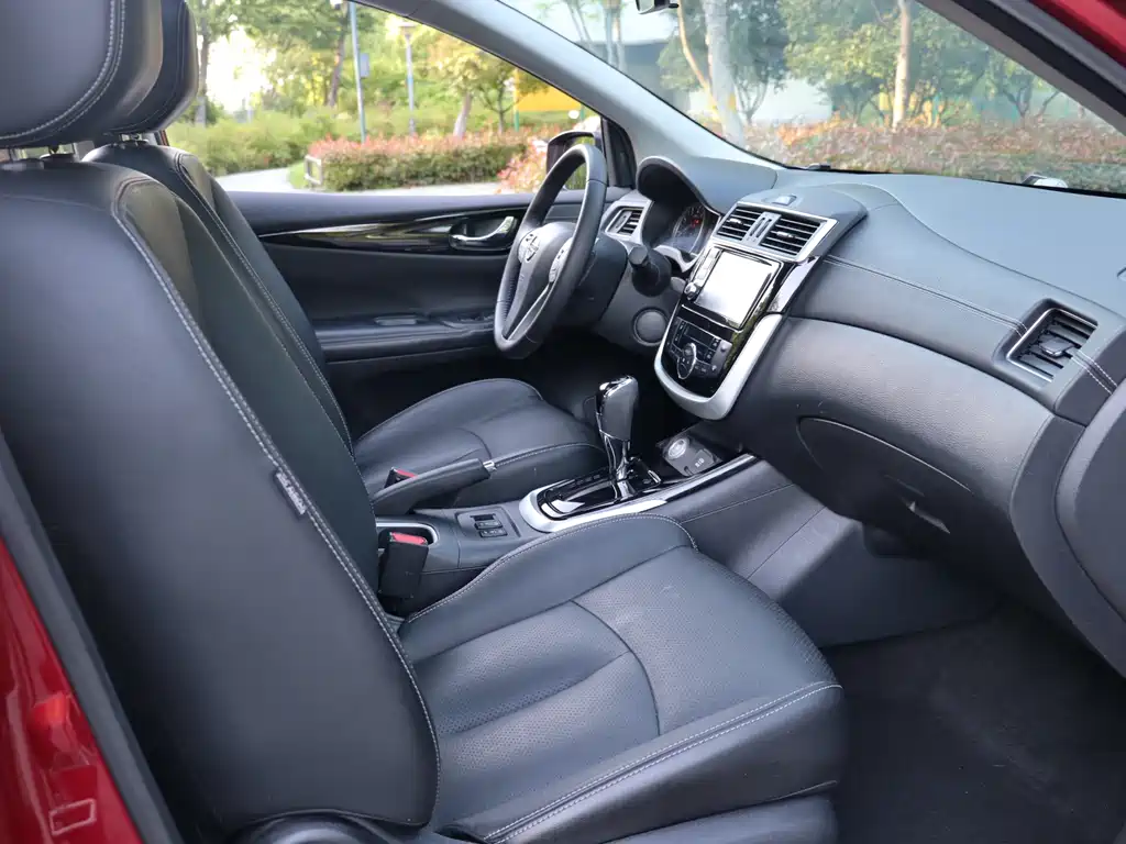 Nissan Tiida 2017 — фото 16