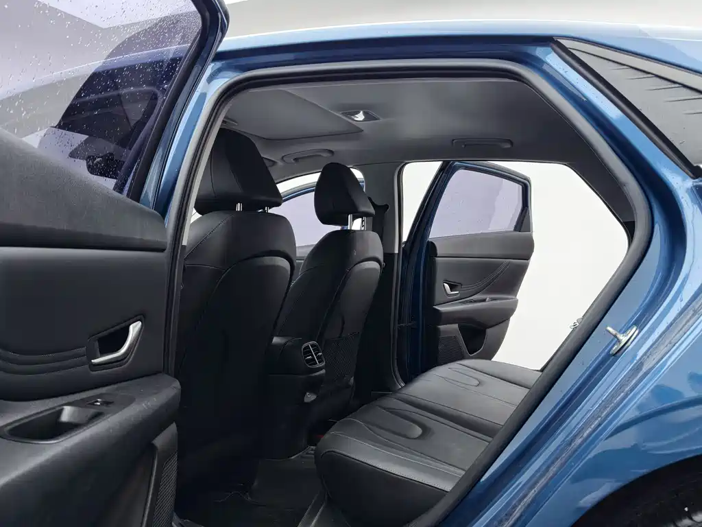 Hyundai Elantra 2022 — фото 14