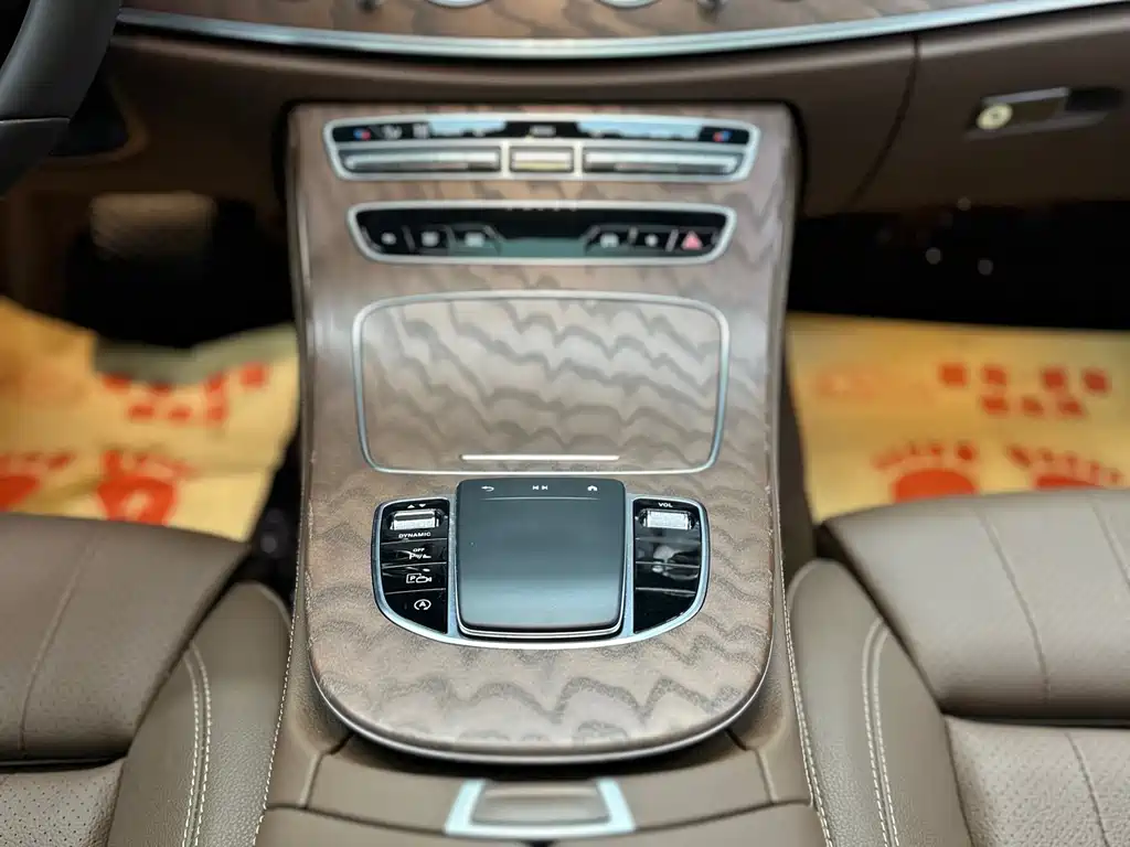 Mercedes-Benz E-Class 2023 — фото 11