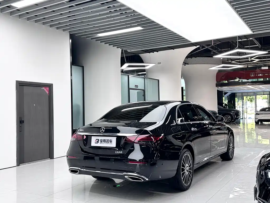 Mercedes-Benz E-Class 2023 — фото 18