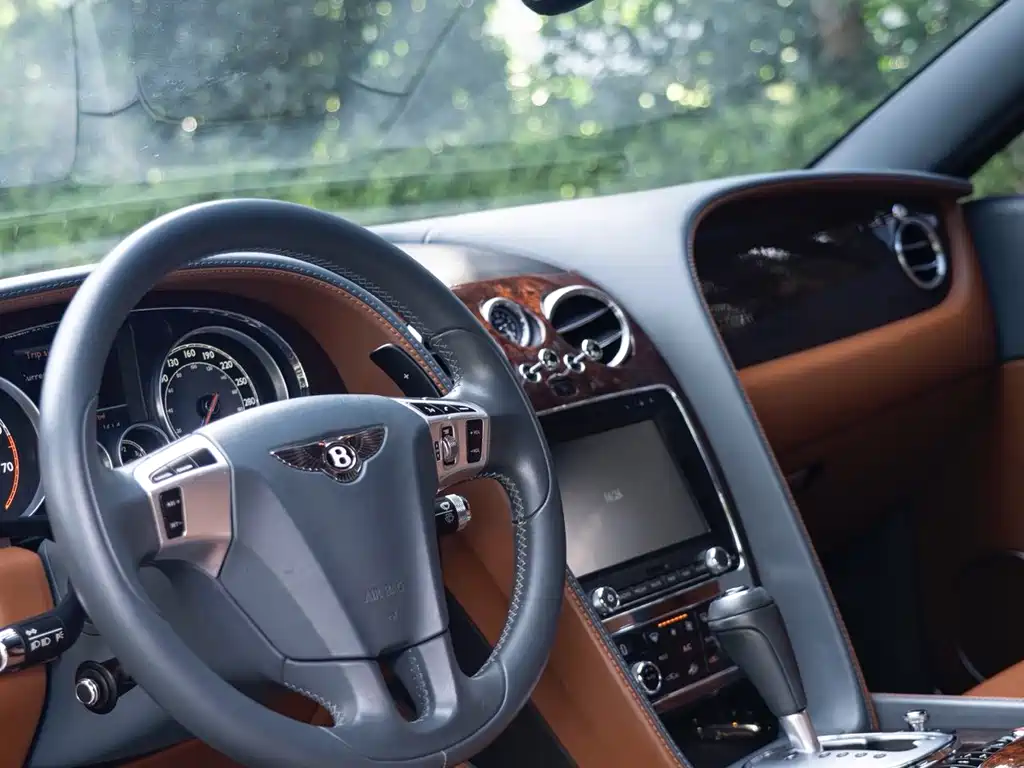 Bentley Continental 2012 — фото 13