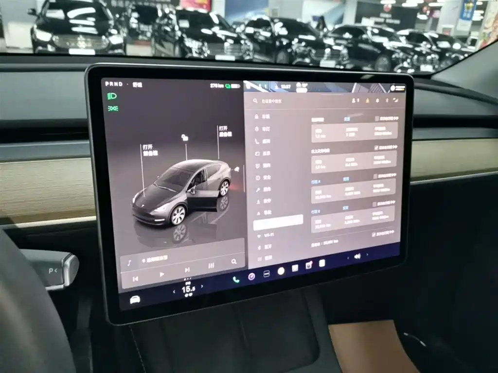 Tesla Model Y 2022 — фото 13