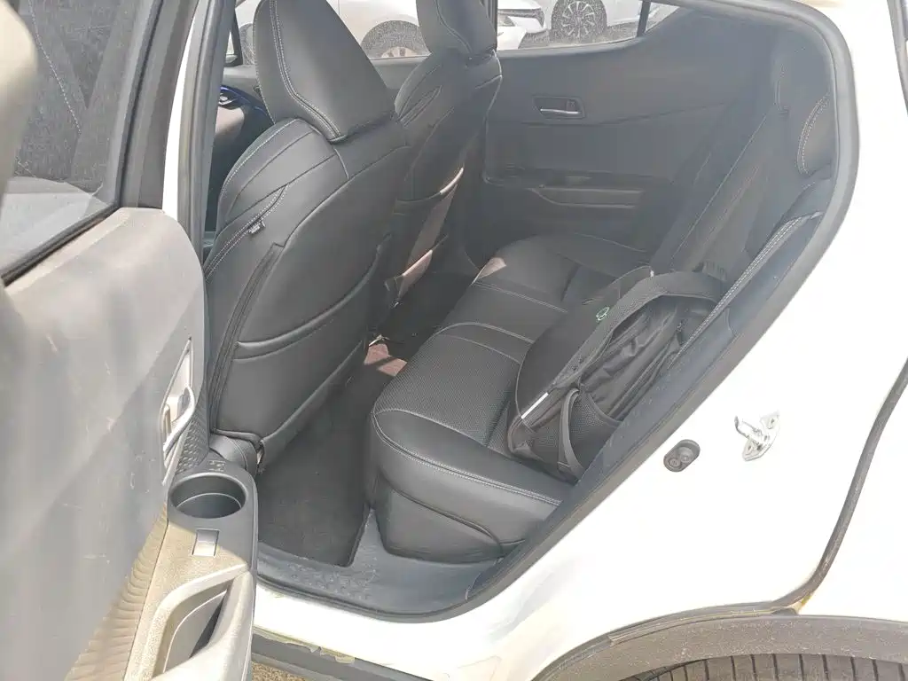 Toyota C-HR 2023 — фото 13