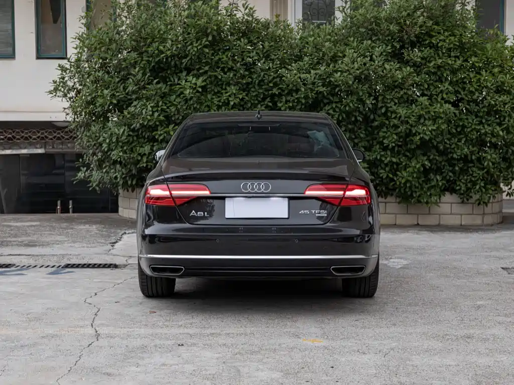 Audi A8 2017 — фото 3
