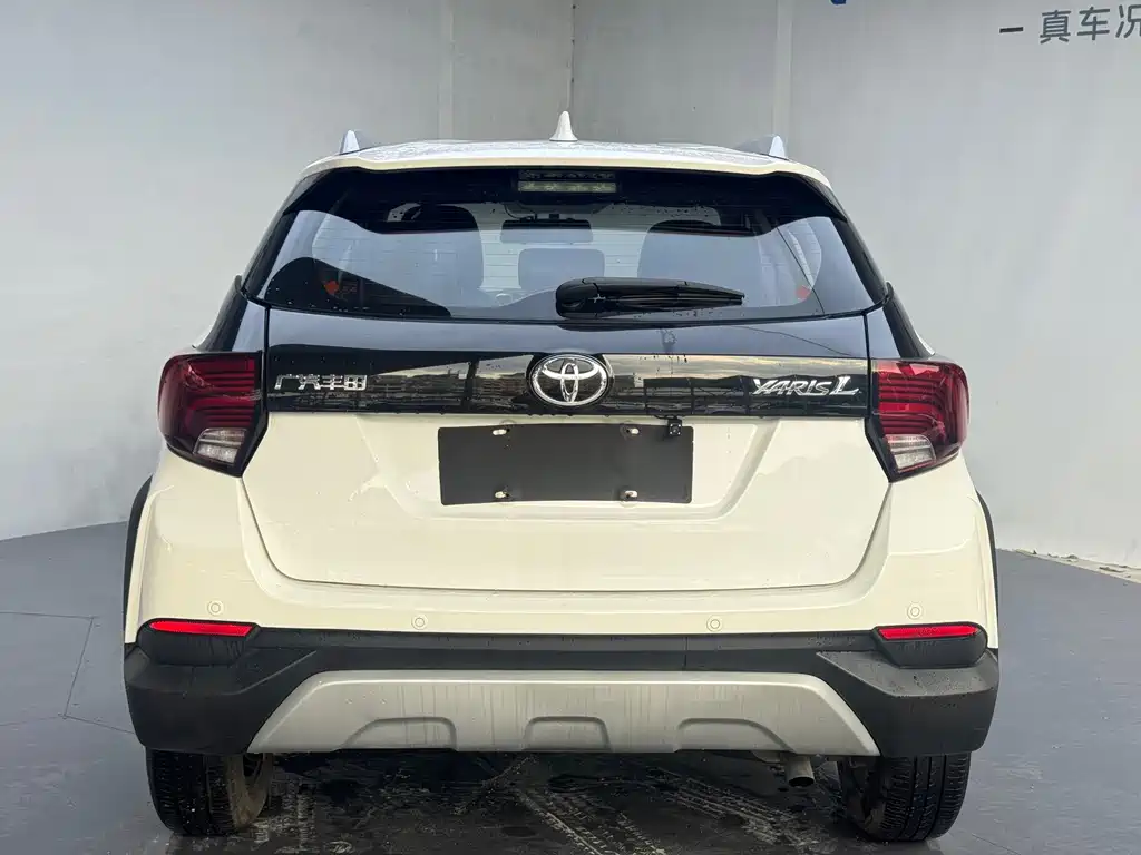 Toyota Yaris L 2022 — фото 5