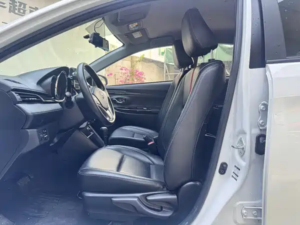 Toyota Yaris L 2022