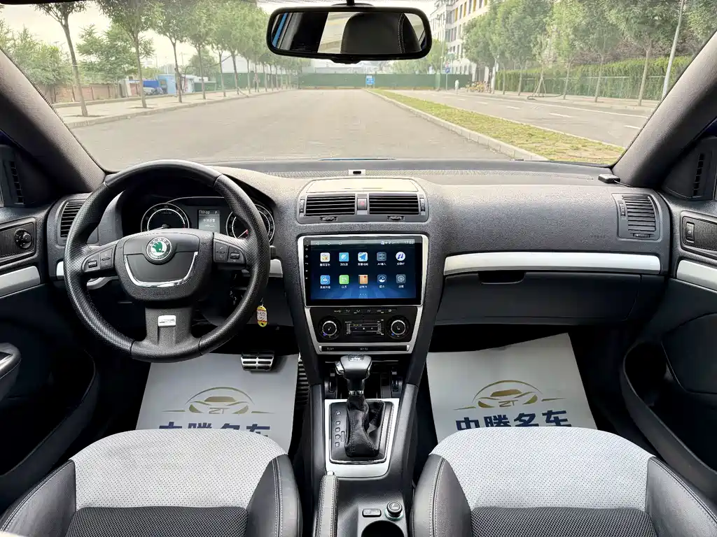 Skoda Octavia 2013 — фото 11