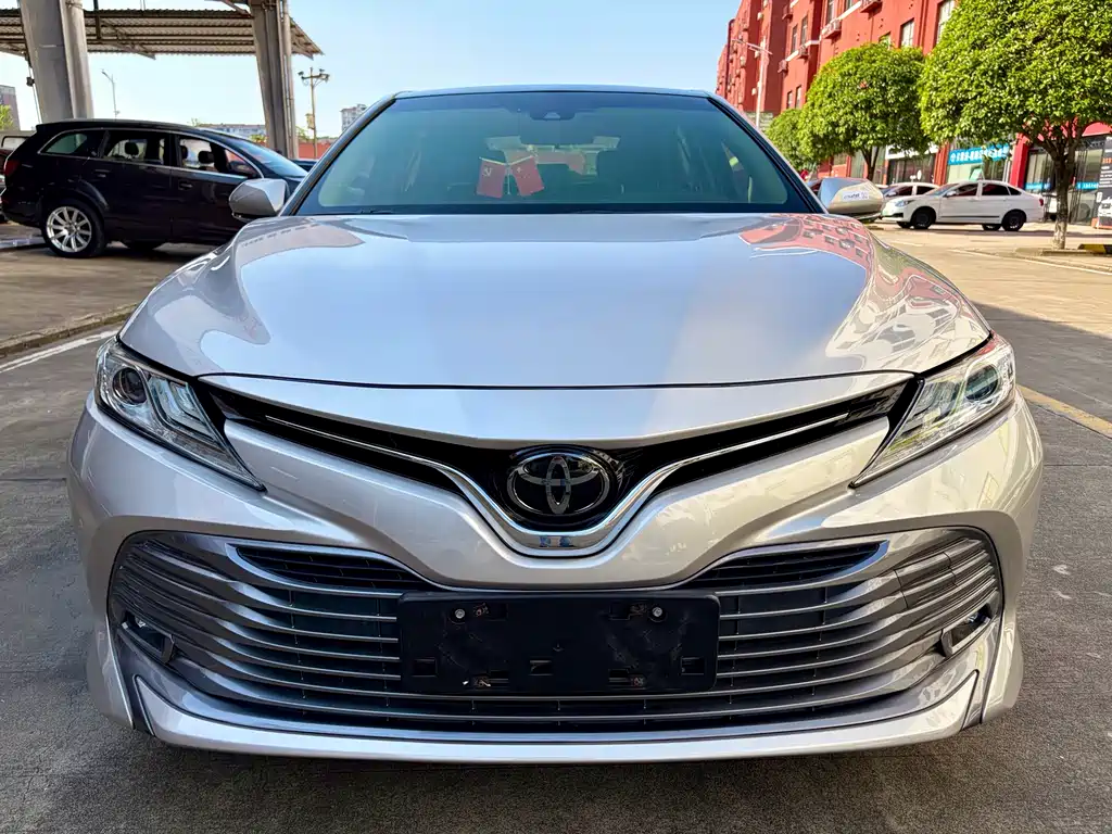 Toyota Camry 2019 — фото 2