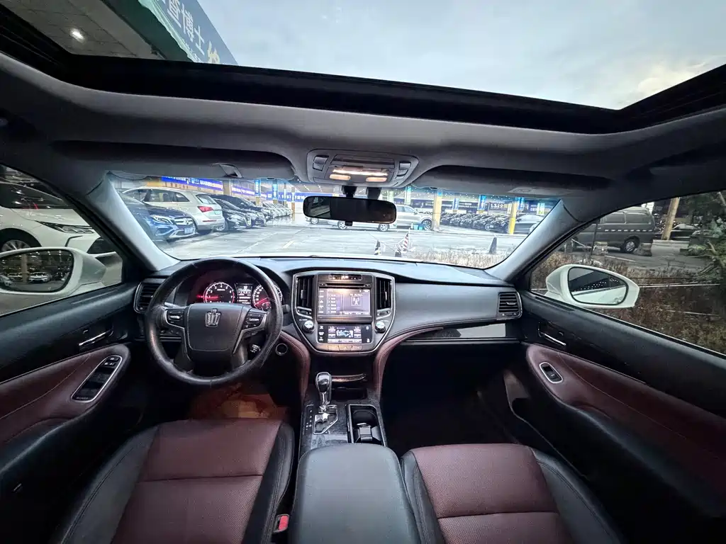 Toyota Crown 2019 — фото 10