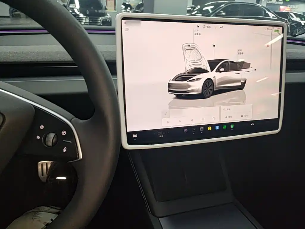 Tesla Model 3 2025 — фото 10