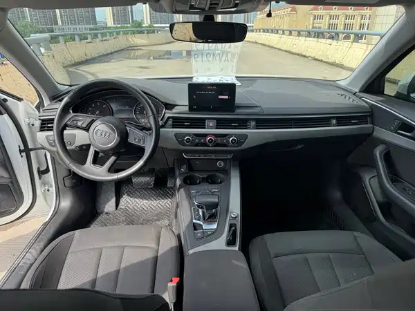 Audi A4L 2020