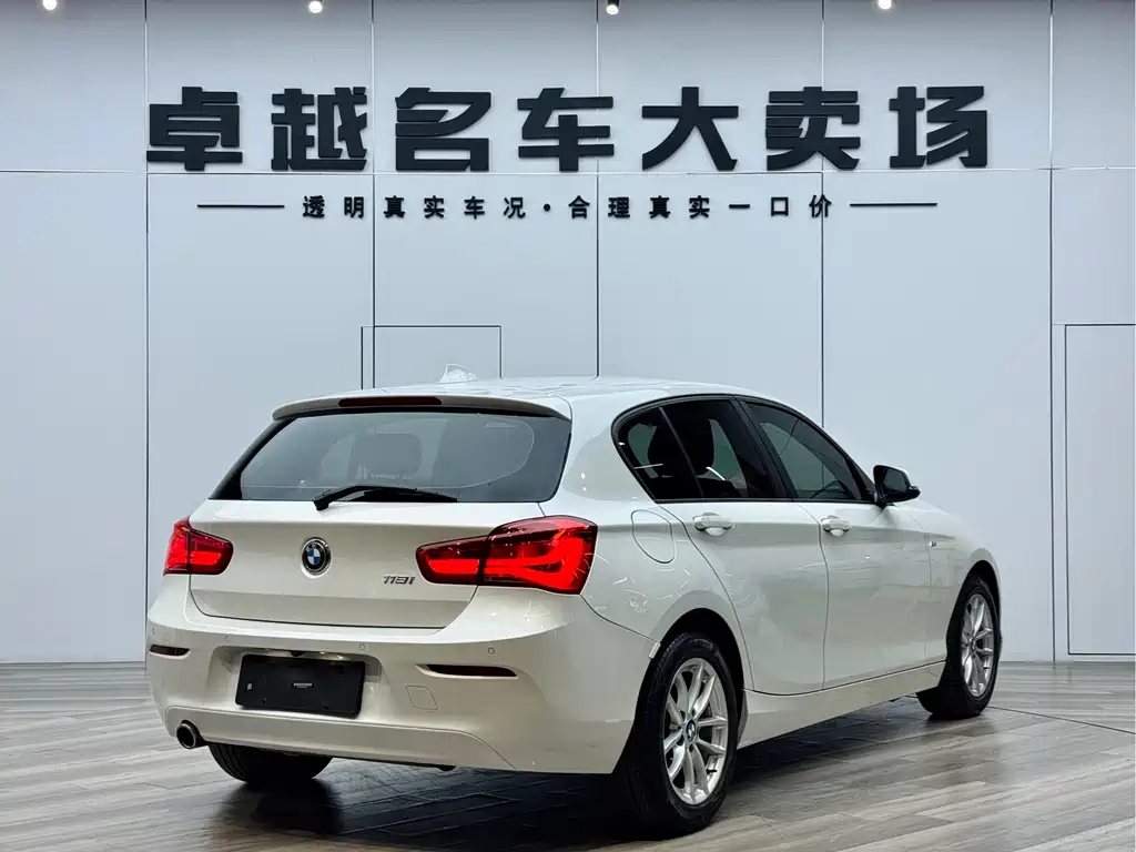 BMW 1 Series 2019 — фото 16