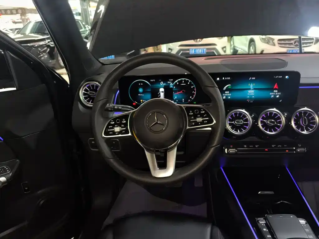 Mercedes-Benz GLB 2023